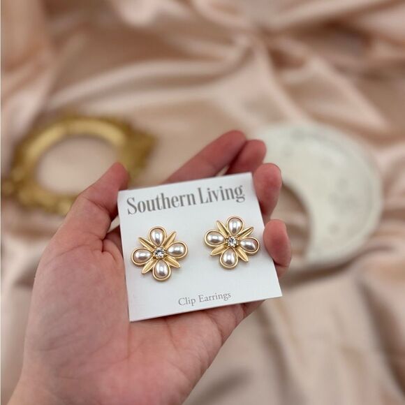 Southern Living Gold-Tone Clip Earrings – Elegant Floral Design - Picture 2 of 3